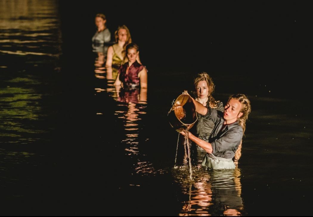 Kratochvílení - V kruhu