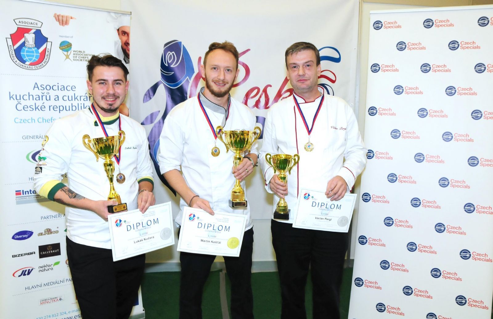 obrázek: Proběhl 13. ročník soutěže Český kapr 2018 a na druhém místě ve stříbrném pásmu se umístil Lukáš  Kučera ze Švejk restaurantu