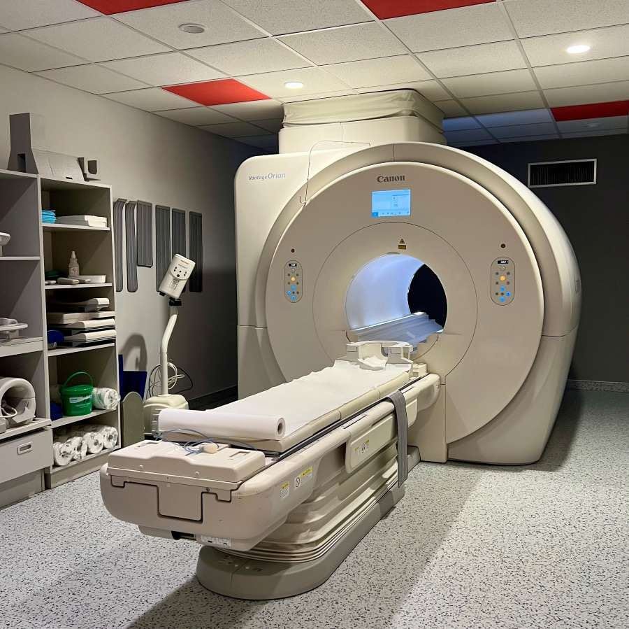 Písecká nemocnice zkracuje čekání na magnetickou rezonanci, akutní případy řeší do 24 hodin