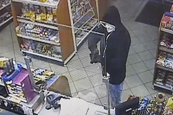 Přepadení čerpací stanice na Plzeňské - policie hledá podezřelého