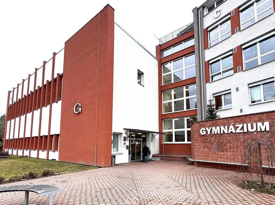 Gymnázium Český Krumlov slaví triumf v Bruselu za inovace