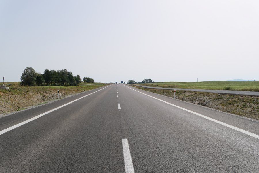 obrázek: U Českého Krumlova otevřeli nový 3,3 km přivaděč k D3. Uleví obcím a zrychlí cestu na Lipno