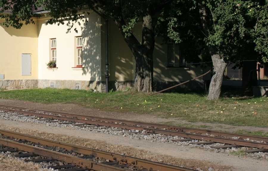 Dobrovolníci obnovují jindřichohradeckou úzkokolejku pro rychlé zprovoznění