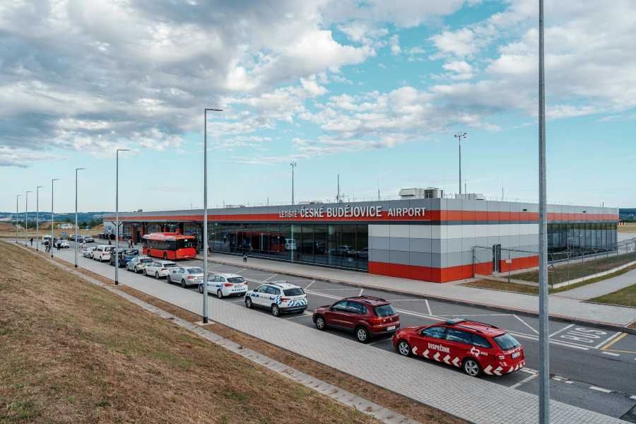 Letiště České Budějovice rozšíří parkování: 1000 míst zdarma u terminálu