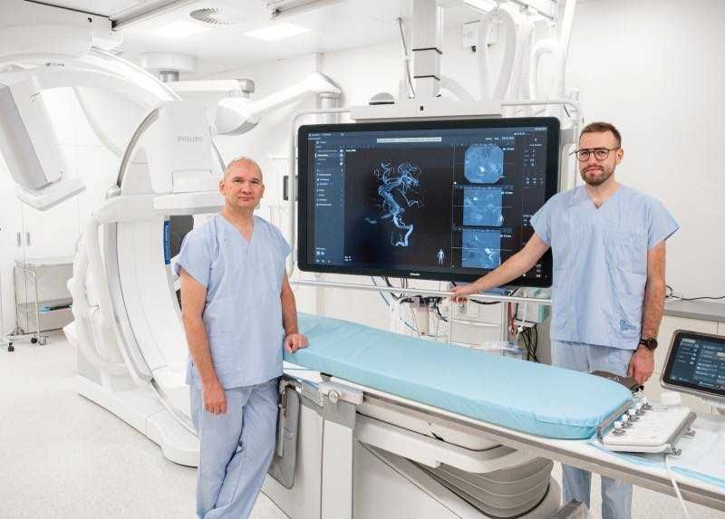 Průlom v medicíně: Úspěšná implantace mozkové výztuže v Českých Budějovicích