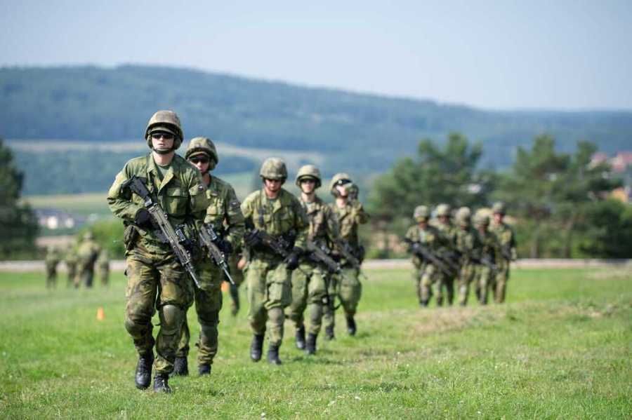 Stovky středoškoláků míří do Tábora na vojenský kurz za 40 tisíc!