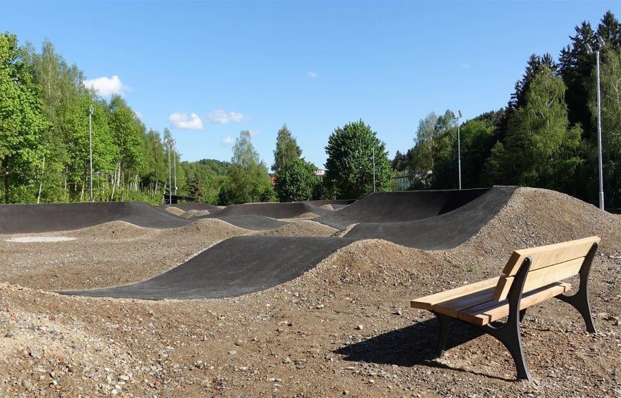 Vimperk otevřel nový pumptrack u Volyňky. Sportovní areál nabízí okruhy o délce přibližně 360 metrů