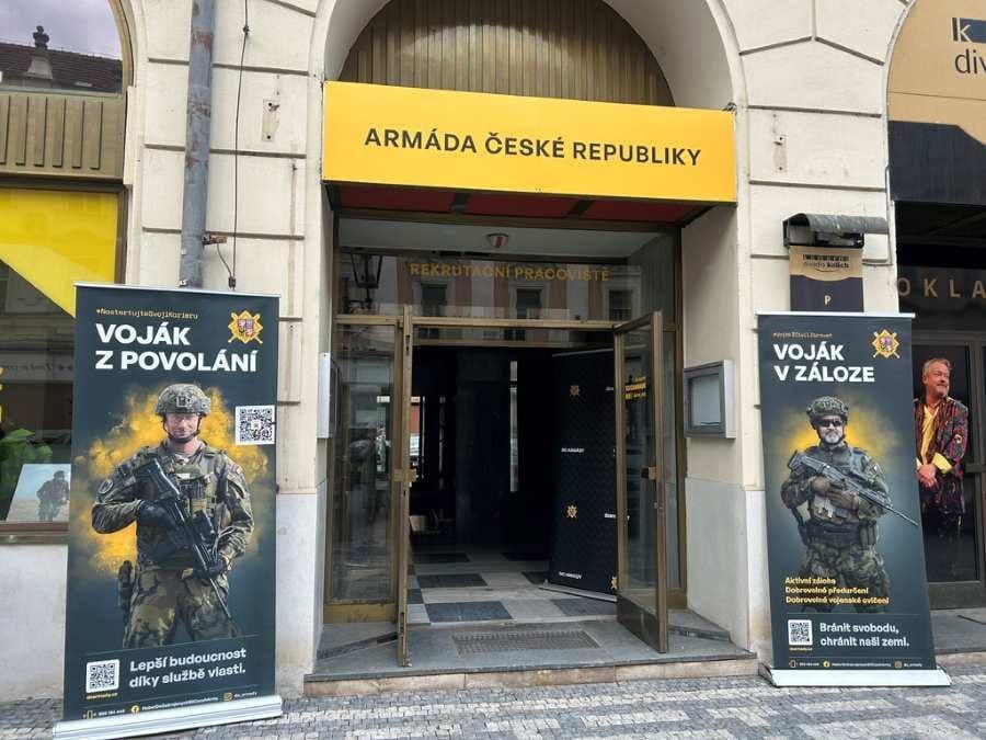 Armáda v Praze posiluje nábor a otevřela nové rekrutační středisko