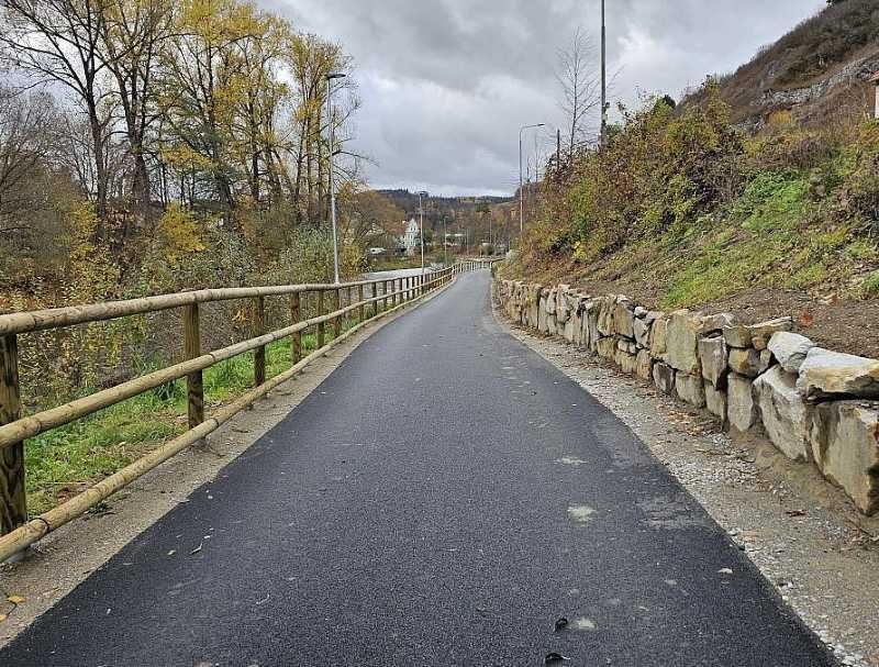 Nová cyklostezka v Českém Krumlově zvyšuje bezpečnost cyklistů