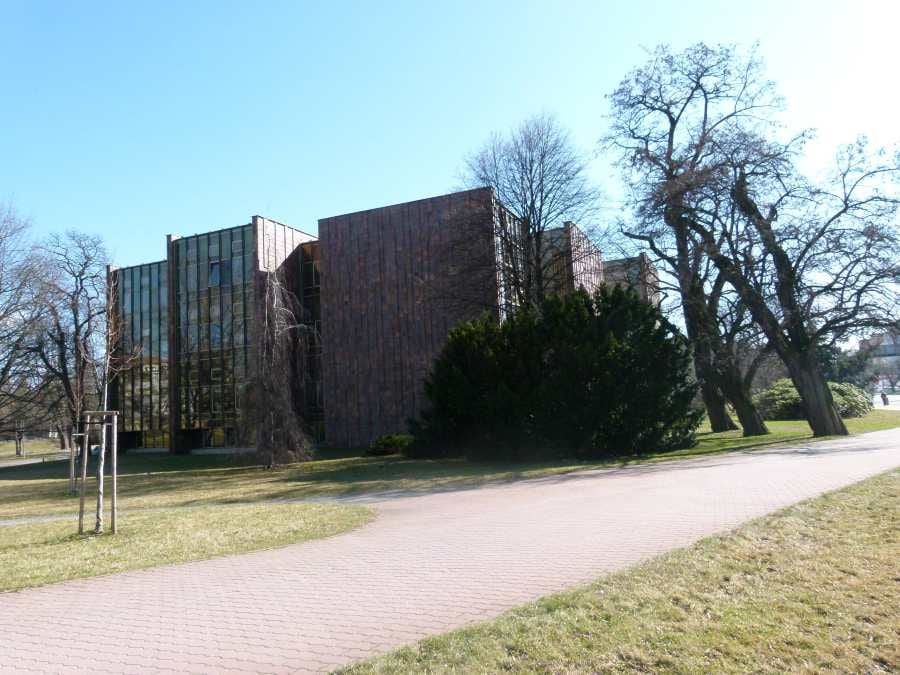 Budějovická vědecká knihovna se stěhuje: 100 tisíc knih na rok mimo hlavní budovu