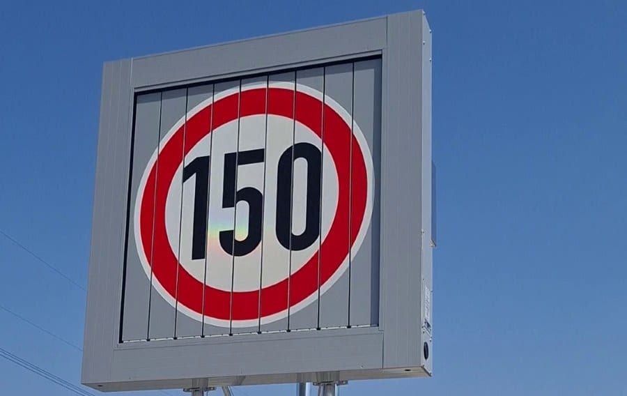D3 u Českých Budějovic: v pilotním provozu 150 km/h jezdí přes 40 % aut nad limit