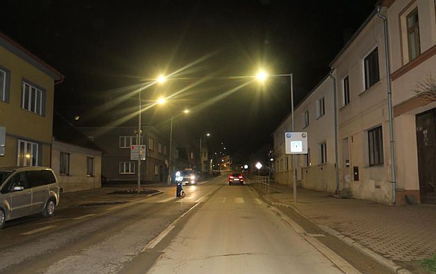 Školáci sraženi na pěší zóně, řidič ujel