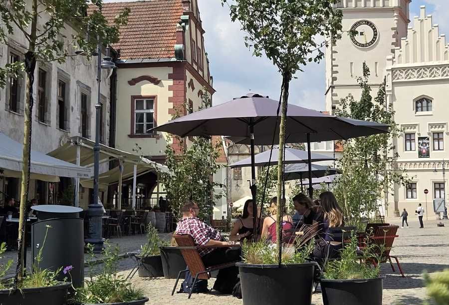 Žižkovo náměstí v Táboře oživlo: Pěší zóna a kultura za 800 tisíc
