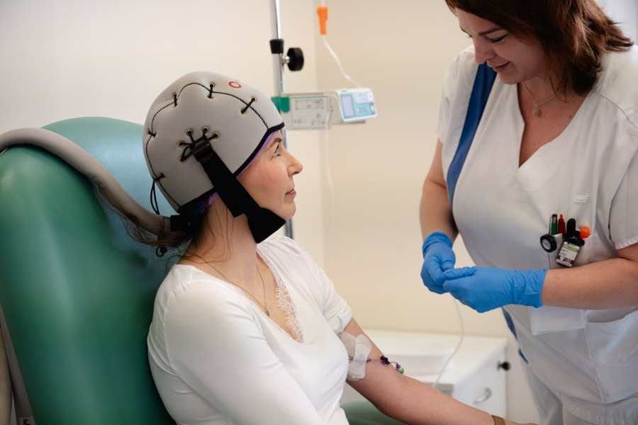 Chladicí čepice proti vypadávání vlasů nově v Českých Budějovicích