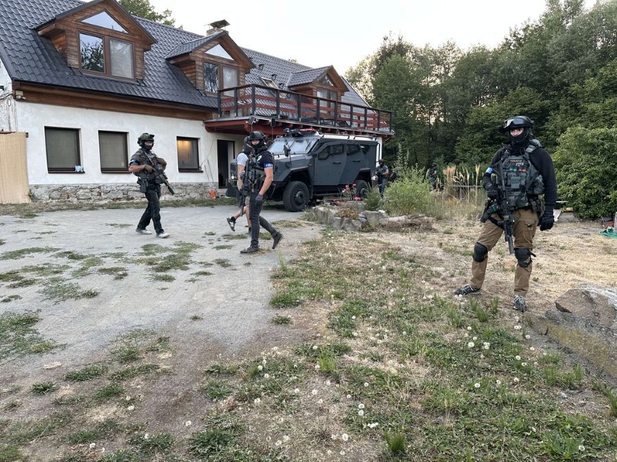 Jindřichohradečtí kriminalisté rozkryli výrobu pervitinu. Při zásahu na Příbramsku zasahovala URNA