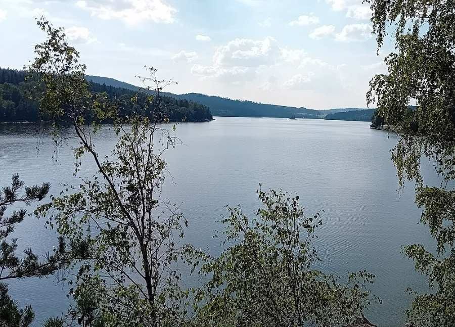 Povodí Vltavy prověřuje u Lipna desítky nepovolených výpustí. Kontroly budou pokračovat i v létě