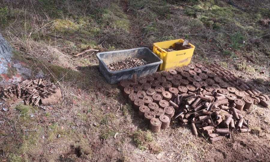 Stovky válečných granátů u stavby D3. Pyrotechnici zasahují opakovaně