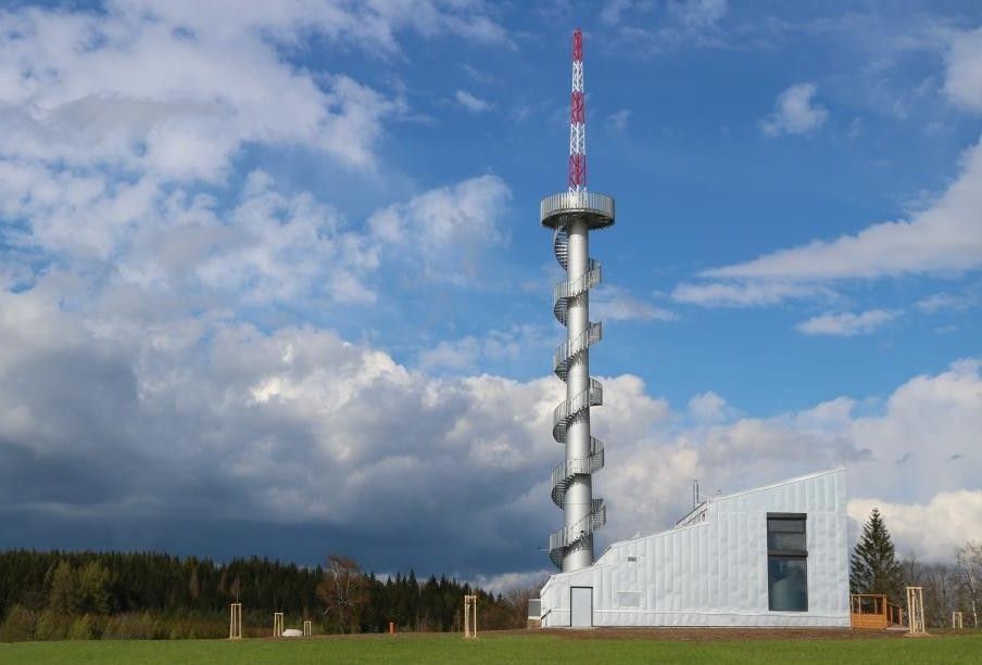 Turbínová rozhledna na Šibeníku láká návštěvníky k Orlickým horám
