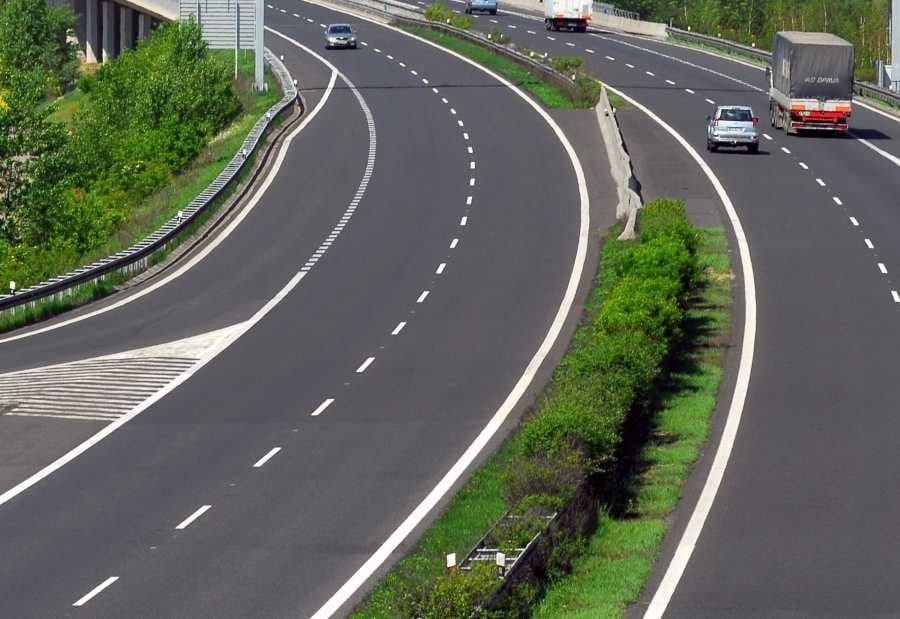 D4 mezi Pískem a Příbramí zrychlila dopravu, přinesla ale i tisíce přestupků