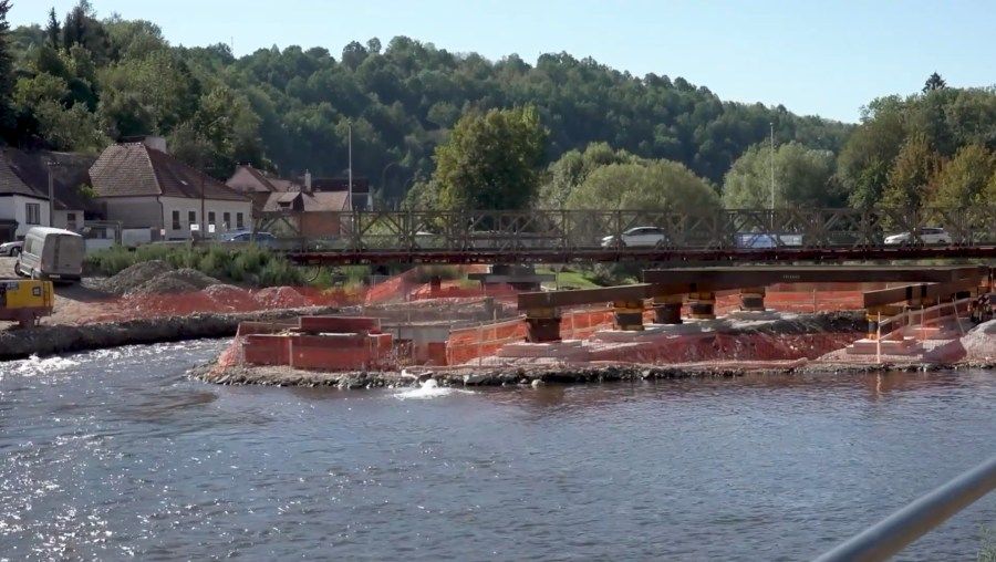 obrázek: V Českém Krumlově zprovoznili tubus pro vodáky. Průjezd kolem staveniště mostu bude bezpečnější
