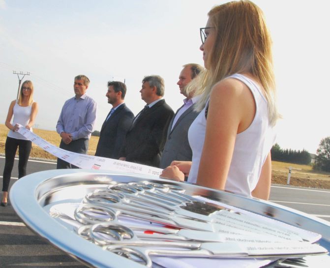 obrázek: Obchvat Němčic ulehčí obyvatelům od dopravy a zvýší jejich bezpečí. Cena stavby 1,6 kilometru silnice vyšla na 46 milionů korun