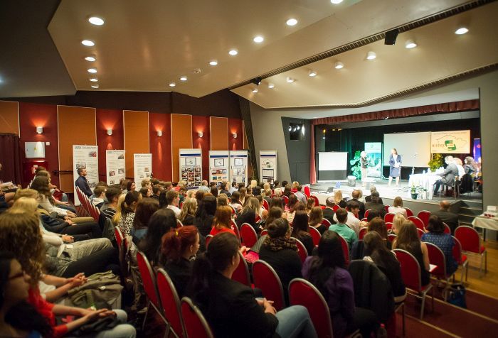 obrázek: Za 8 let mezinárodní soutěže „Vítejte u nás“ se na pódiu vystřídalo přes 350 soutěžících