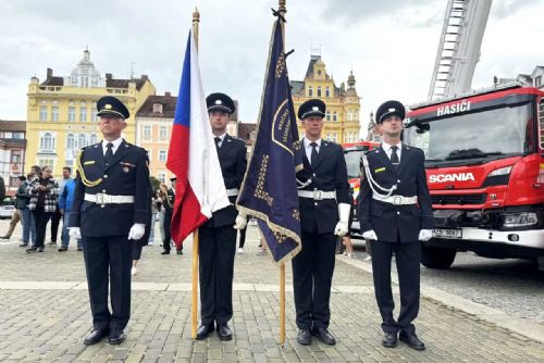 obrázek:Budějovické náměstí zaplnili hasiči. Slavili 160 let profesionálního sboru