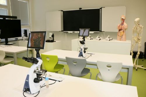obrázek:ZŠ Máj II v Českých Budějovicích otevřela nové učebny přírodopisu a digitálních technologií