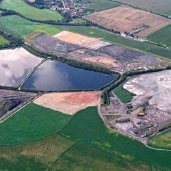 Konec zavážení kalojemů u Mydlovar, obce očekávají úlevu