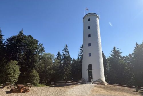 obrázek:Rozhledna na Libíně po rekonstrukci znovu otevřená. Vstupné se začne vybírat až po zprovoznění turniketu