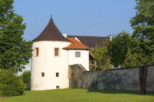 obrázek:Tvrz Žumberk bude hostit Žumberskou slavnost řemesel. Nabídne ukázky tradičních profesí i doprovodný program