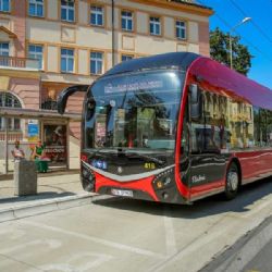 Virtuální jízdenky v Budějovicích přibývají, některé platby mohou cestující mást