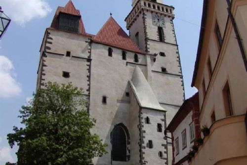 obrázek:Vyhlídková věž u kostela sv. Jakuba v Prachaticích je dočasně uzavřena. Podkroví obsadila kolonie netopýrů