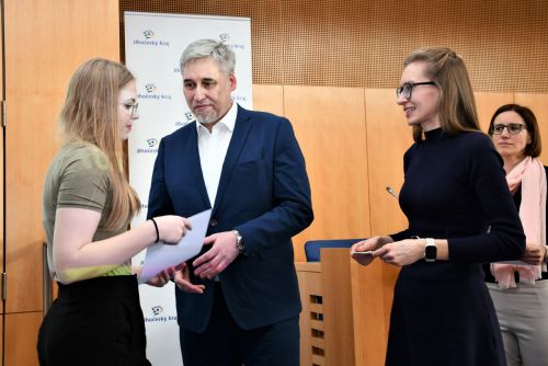 Foto: 68 studentů získalo prestižní cenu vévody z Edinburghu