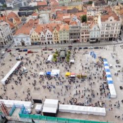 Centrum Plzně se proměnilo v obří venkovní učebnu. Den se ZČU přilákal tisíce návštěvníků