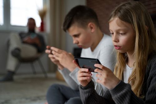 obrázek:Hospitalizované děti v Opařanech budou sledovat v prvním a čtvrtém týdnu. Výzkum se zaměří na mobily