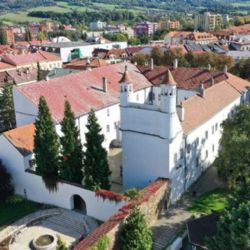 Rekonstrukce Žerotínského zámku: Moderní sklo a rozšířená realita v Novém Jičíně