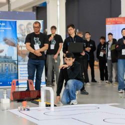 Robotická soutěž v Plzni přilákala týmy ze sedmi zemí. Zlato bere Planá