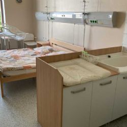 Strakonická nemocnice otevřela třetí nadstandardní pokoj pro rodiče po porodu