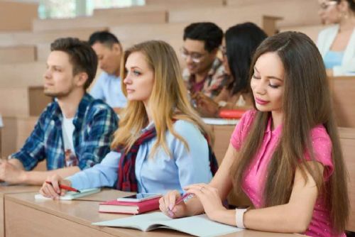 obrázek:Vysokoškoláků přibývá. Jižní Čechy drží krok a Budějovice posilují roli univerzitního centra