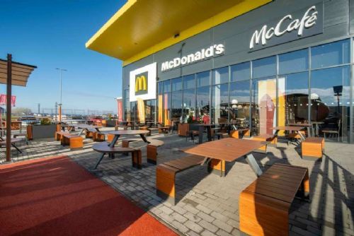 obrázek:McDonald’s otevřel v Třeboni svou 142. restauraci v Česku