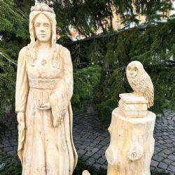 Popelka z vánočního stromu září na adventních trzích v Českých Budějovicích