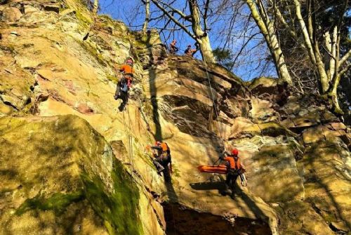obrázek:Hasiči z Jindřichohradecka trénovali zásahy ve výškách, hloubkách i stísněných prostorech