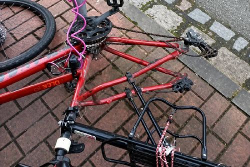 obrázek:Kriminalisté v Českých Budějovicích dopadli muže, který rozebíral jízdní kola. Škoda je kolem 15 tisíc