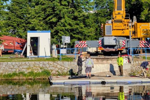 Foto: Lávka na Sokolském ostrově v Českých Budějovicích znovu otevřená po opravě