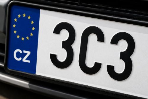 obrázek:Převod vozidla půjde vyřídit online. Registrační značky i doklady budou k vyzvednutí ve výdejních boxech