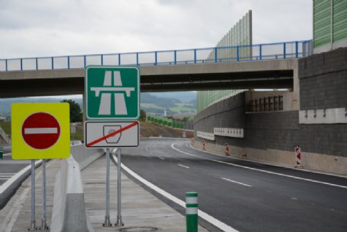 Foto: Proč je dobré za užití dálnic platit? Pomůže to rozvíjet dopravní infrastrukturu