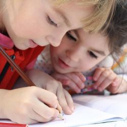 Sbírka Školákům od srdce Diakonie pomůže zvládnout začátek školy sociálně slabým rodinám