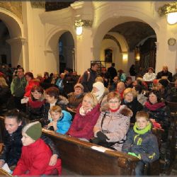 ŠKOLY SE SEŠLY V KOSTELE, DĚTI ZPÍVALY