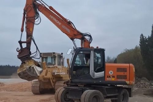 obrázek:Demolice bývalého motocentra u D3 uzavřela dlouholetý majetkový spor